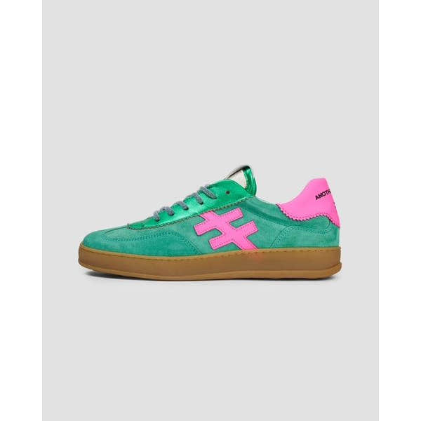 Green suede lace-up trainers with pink accents and gum sole, from Trend Iconic 2 11-62 Baby Silk Ladies Spanish collection.