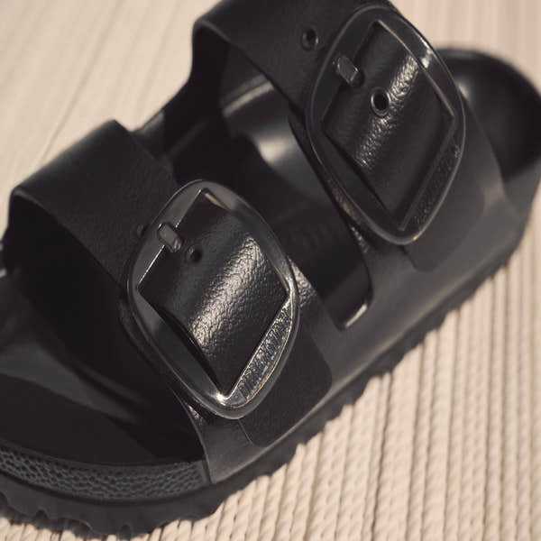 Birkenstock Arizona Big Buckle EVA narrow black sandals for women with arch support and buckle straps.