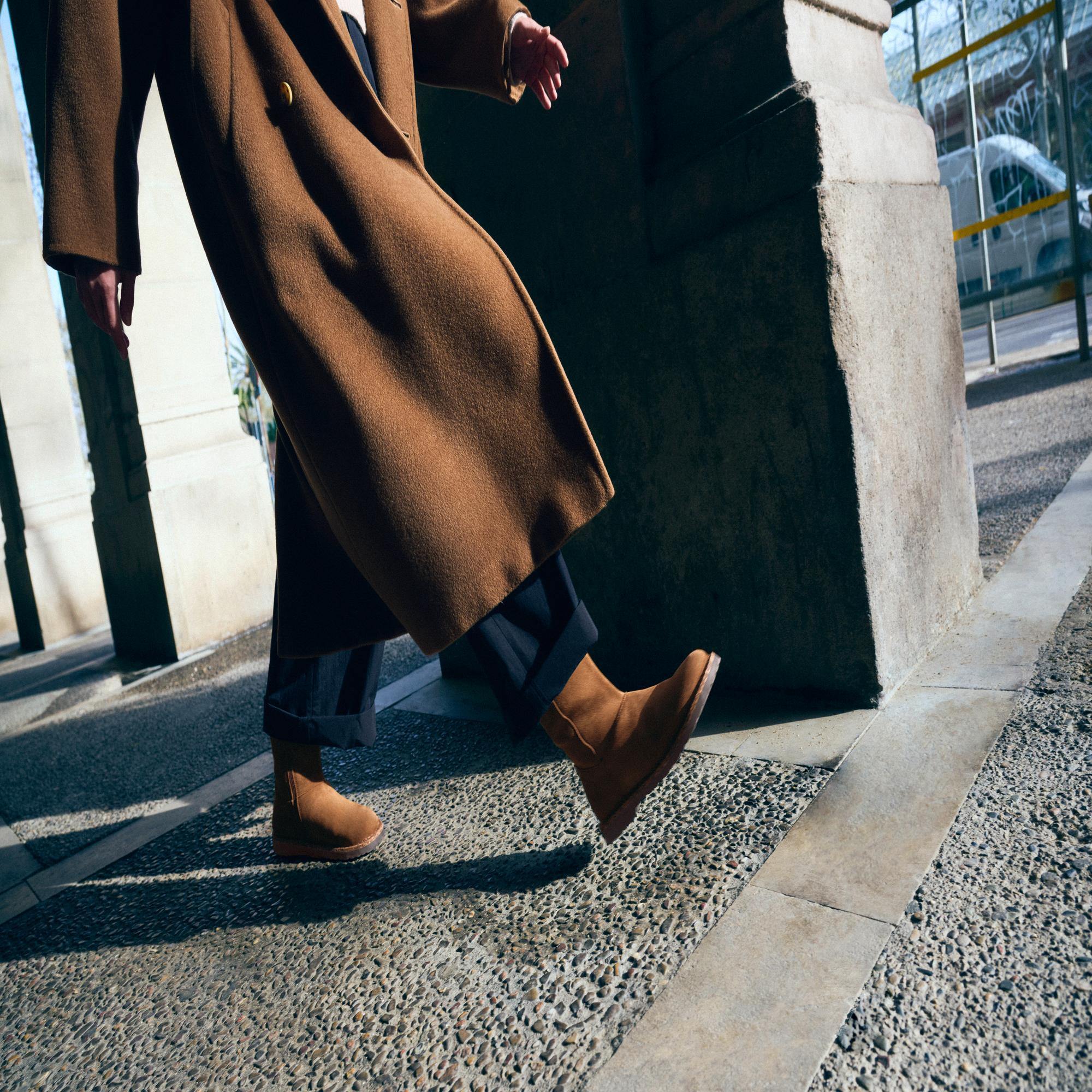 Birkenstock Uppsala shearling ankle boots for women with dark tea suede, side zip, arch support, and shearling lining.