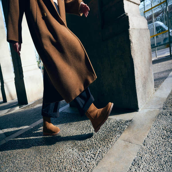 Birkenstock Uppsala shearling ankle boots for women with dark tea suede, side zip, arch support, and shearling lining.