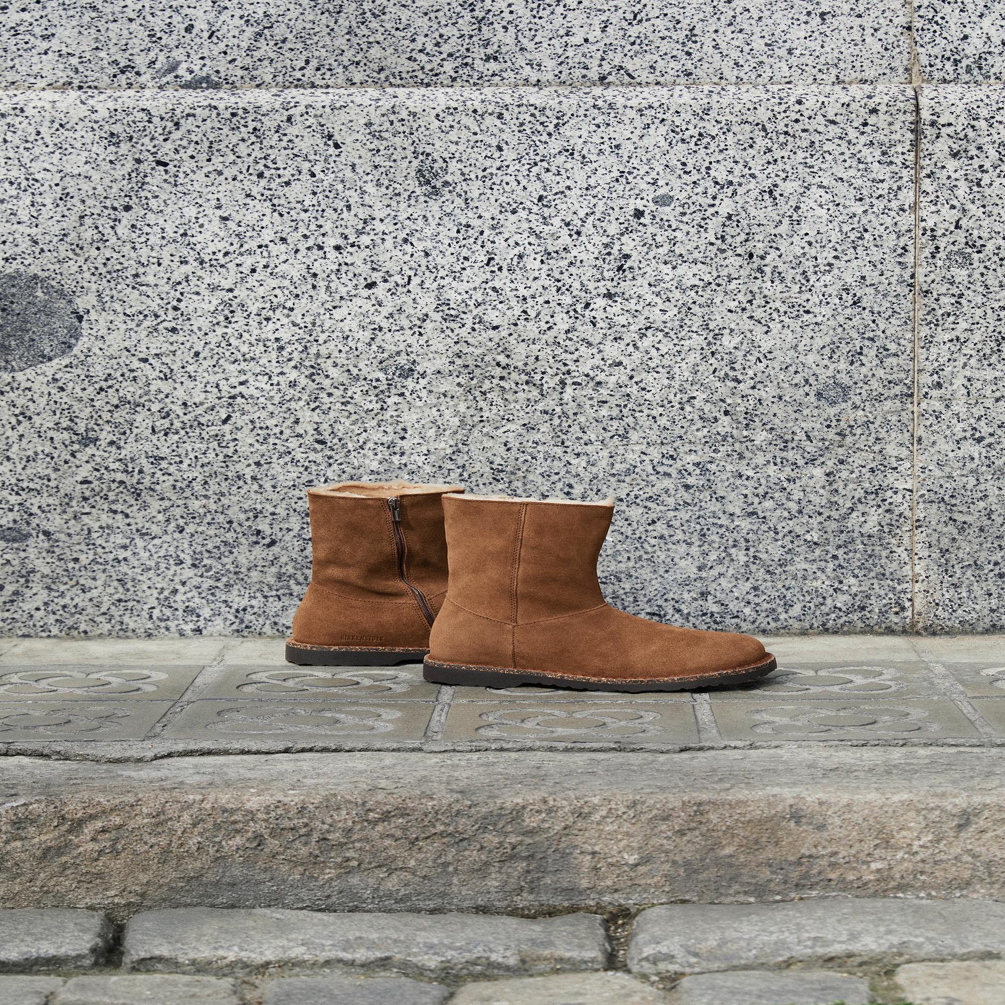 Birkenstock Uppsala Shearling Ladies ankle boots in dark tea suede with side zipper and arch support, outdoor footwear.