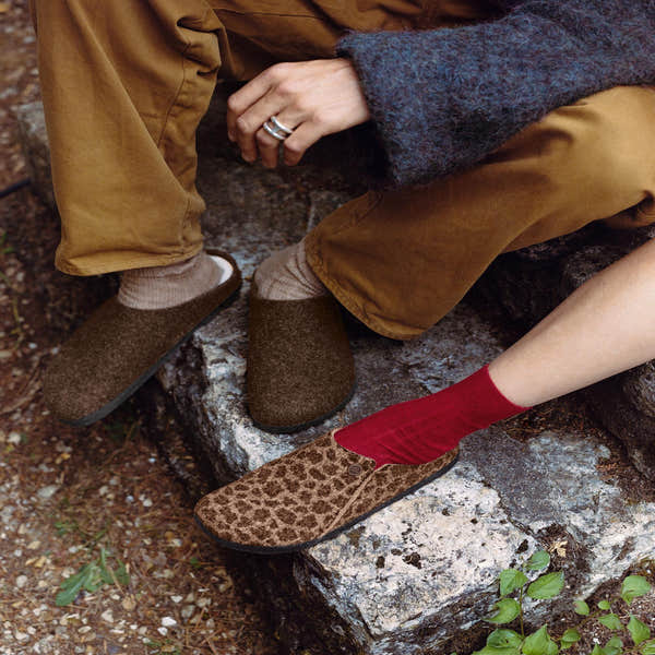 Birkenstock Zermatt Leopard Shearling slip-on mule with arch support, brown textile upper, and red leopard print interior.