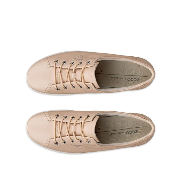 Ecco Soft 2.0 ladies leather lace-up trainers in beige with padded insoles and stylish stitching details.