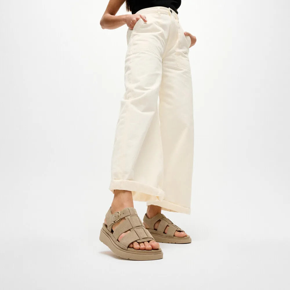 FitFlop A3T-923 Gen-FF Suede Fisherman sandals for women, cappuccino color, buckle detail, suede material, casual style.