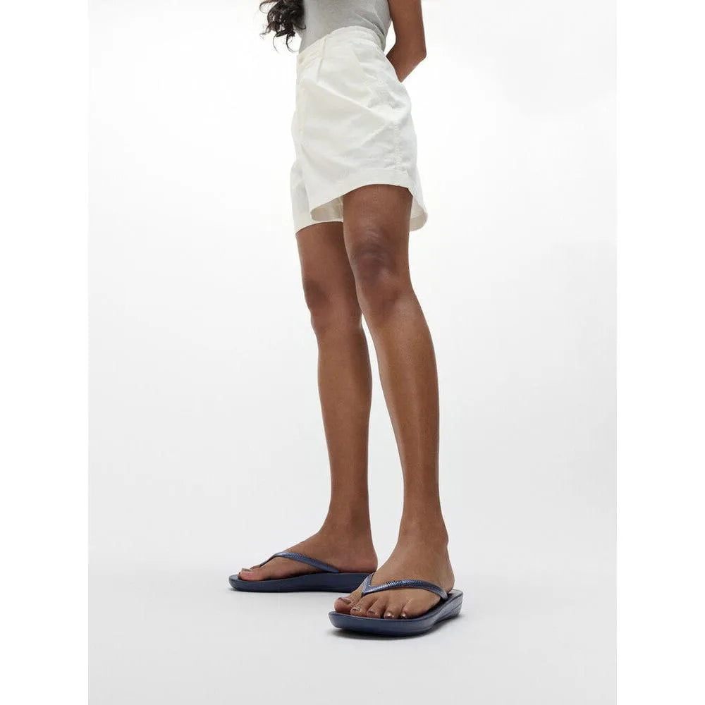 FitFlop E54-399 Iquishion Ladies Midnight Navy T-bar Sandals with cushioned sole and minimalist design.