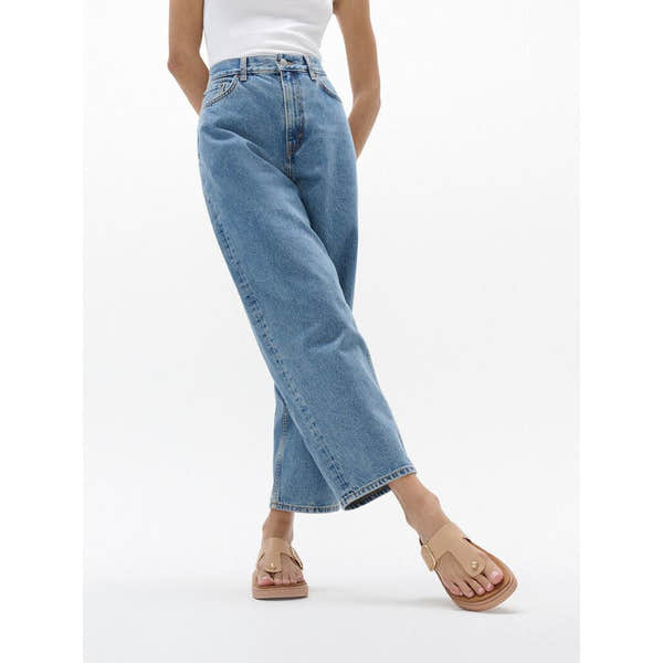 FitFlop HE7-B41 Gen-FF women's wide beige leather buckle sandals, stylish and comfortable summer footwear.