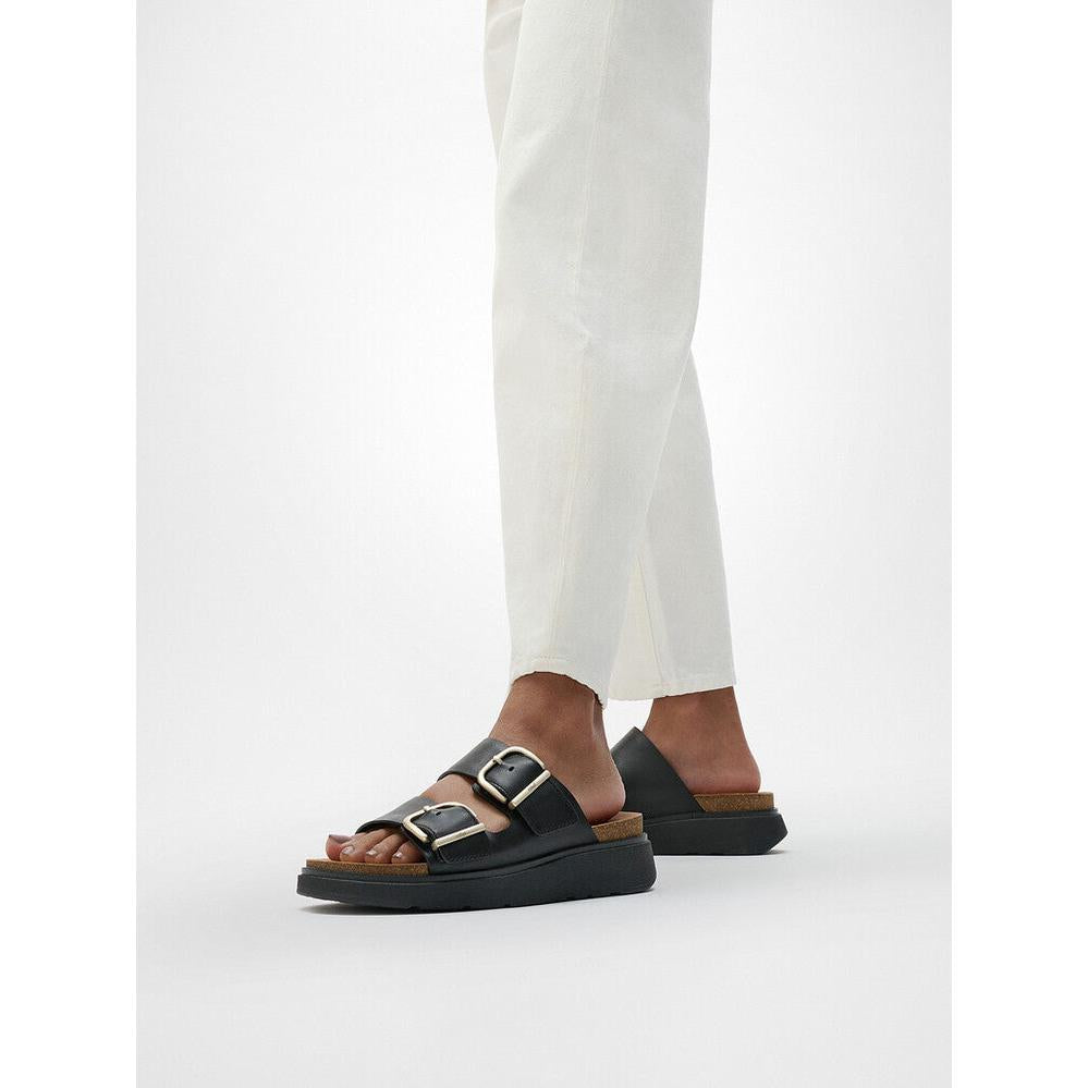FitFlop HE8-001 Gen-FF women's wide black leather buckle sandals with cushioned footbed and chunky sole.