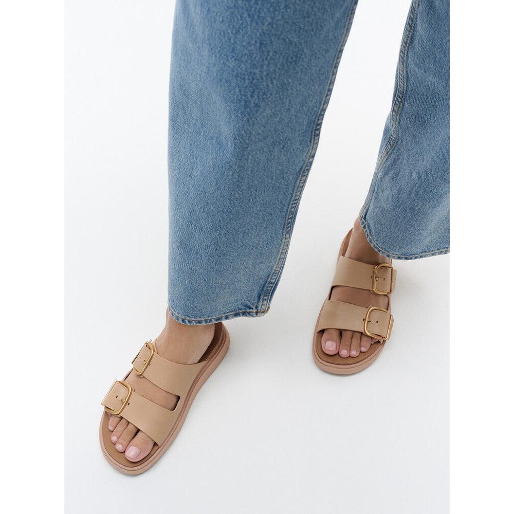 FitFlop HE8-B41 Gen-FF women's beige leather wide buckle sandals, open-toe design, casual summer footwear.