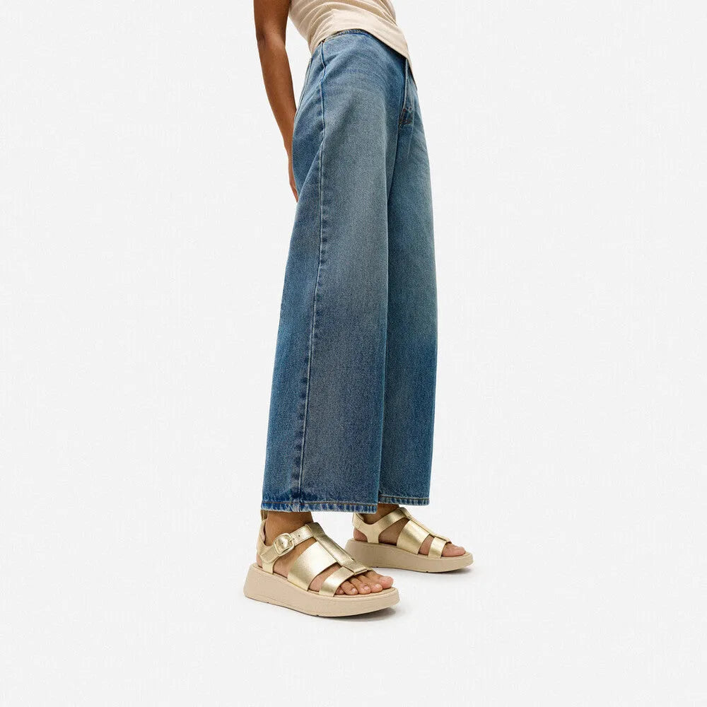 FitFlop HV2-675 F-Mode Metallic Leather Flatform Sandals with buckle, women's platform shoes, platinum leather, stylish and comfortable.