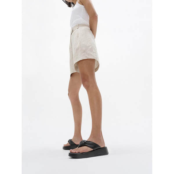 FitFlop IY1-090 F-Mode Knot women's black leather slip-on sandals, stylish and comfortable, with twisted knot detail and chunky sole.