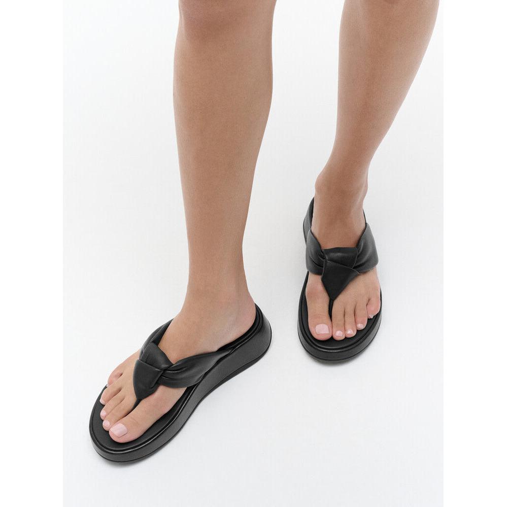 FitFlop IY1-090 F-Mode Knot Women's Black Leather Slip-On Sandals with knotted strap detail.