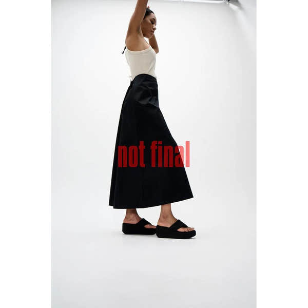 FitFlop JF8-090 platform narrow black slip-on sandals for women, chunky sole, minimalist design, comfortable and stylish.