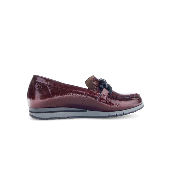 Gabor burgundy red and black grained patent leather slip-on loafers with a decorative bow detail and cushioned rubber sole.