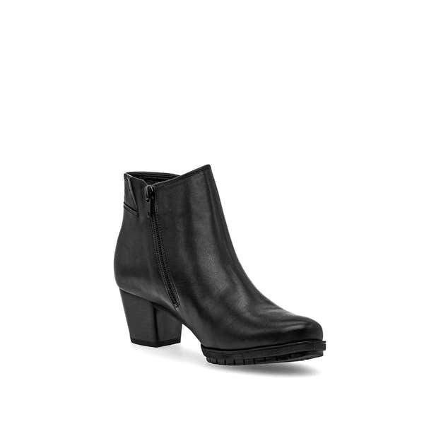 Gabor 76.603.57 Olivetti women's black waxed leather ankle boots with side zipper and chunky heel.