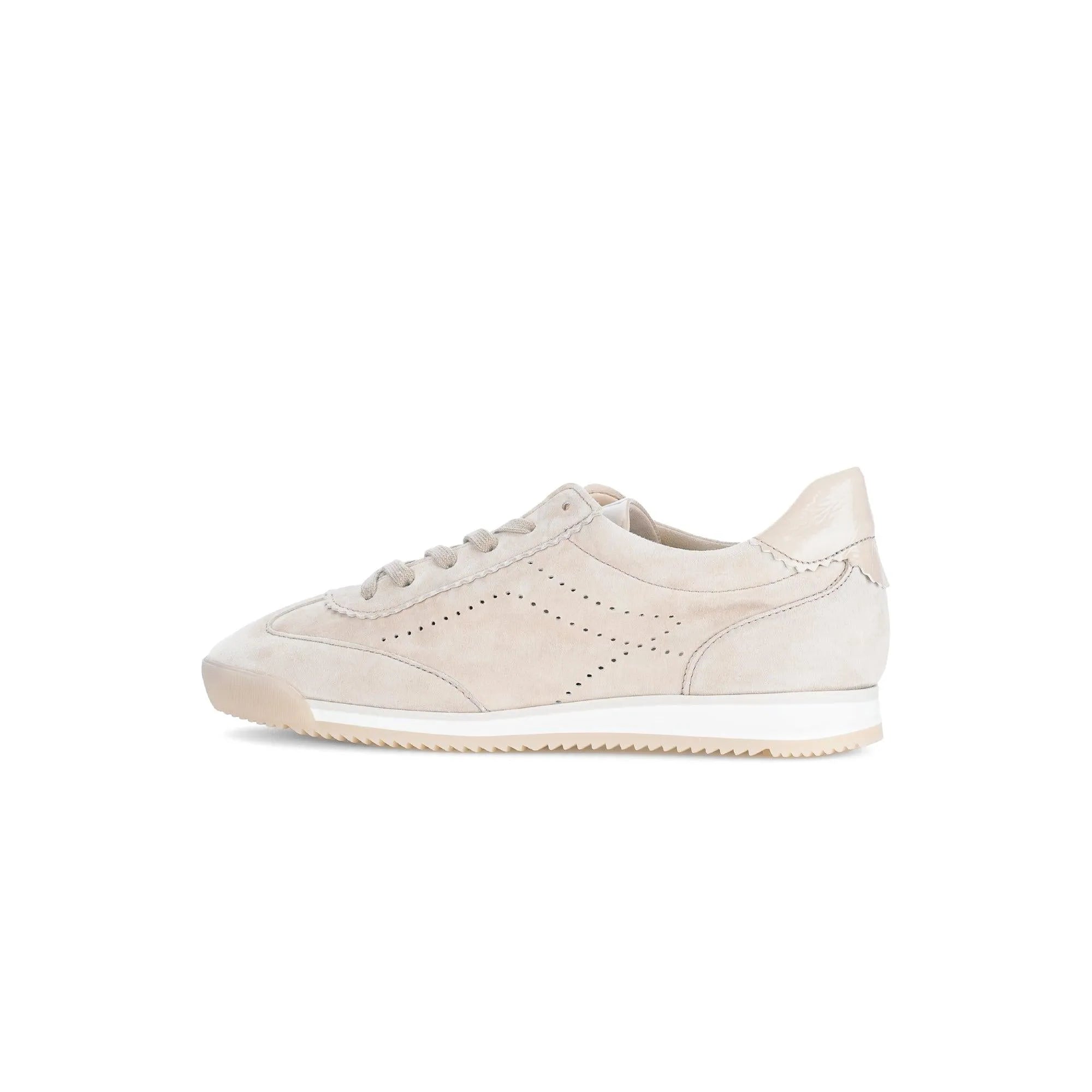 Gabor ladies' trainers in oak leather, featuring lace-up closure, perforated detailing, and a light, flexible sole.