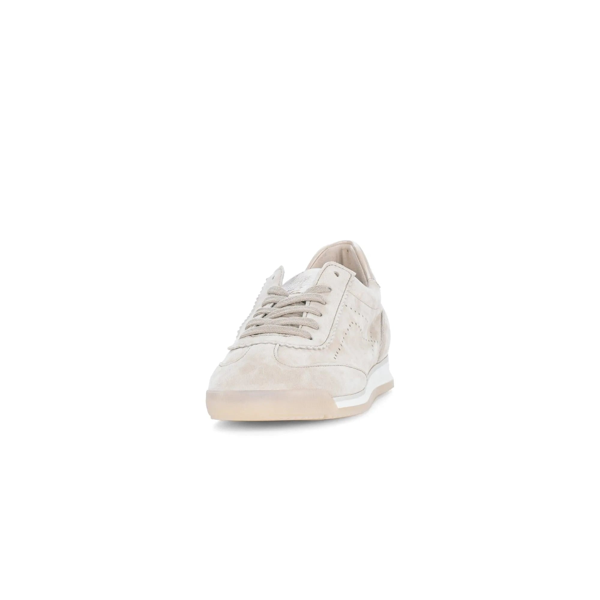 Gabor ladies' oak leather lace-up trainers with a beige sole and subtle stitching details, stylish and casual.