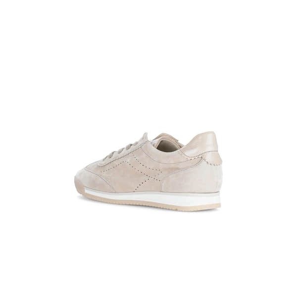 Gabor Oak leather lace-up trainers for ladies with a sporty, casual style and a white sole.