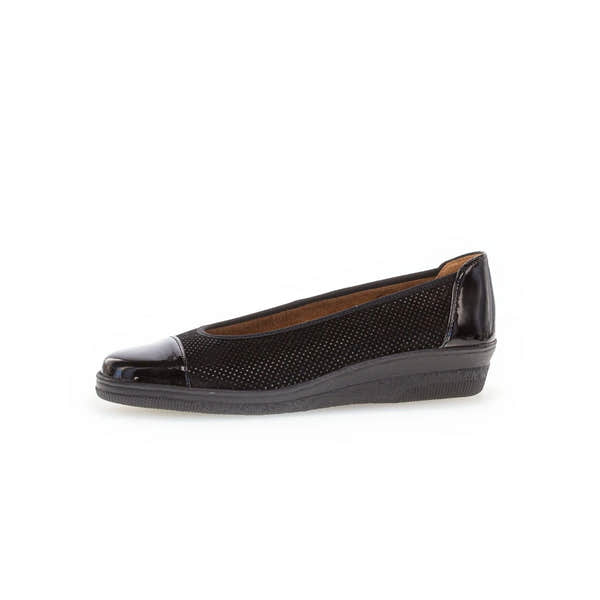 Gabor Petunia black patent leather slip-on ladies' shoes with perforated side detail and cushioned sole.