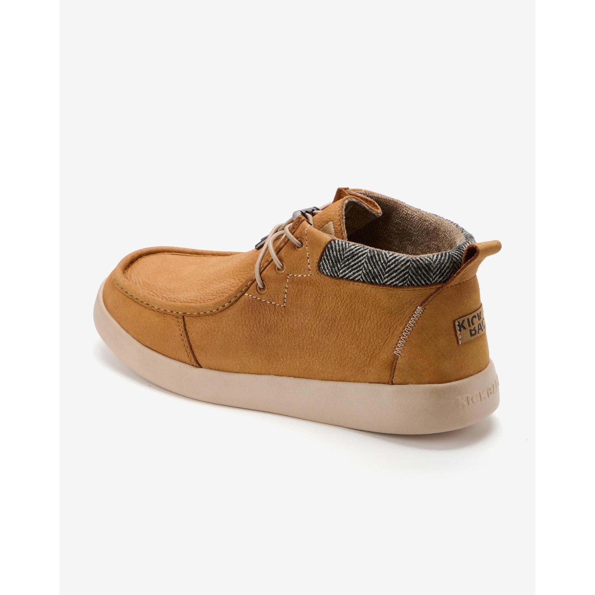 Kickback Hoogah men's tan waxed leather chukka ankle boots, rear angle.