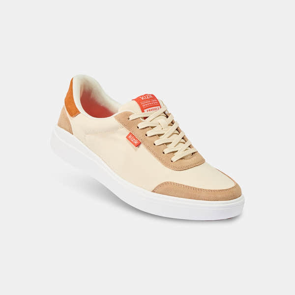 Kizik Prague 2.0 men's slip-on trainers with white and gray leather and textile upper, arch support, casual athletic style.