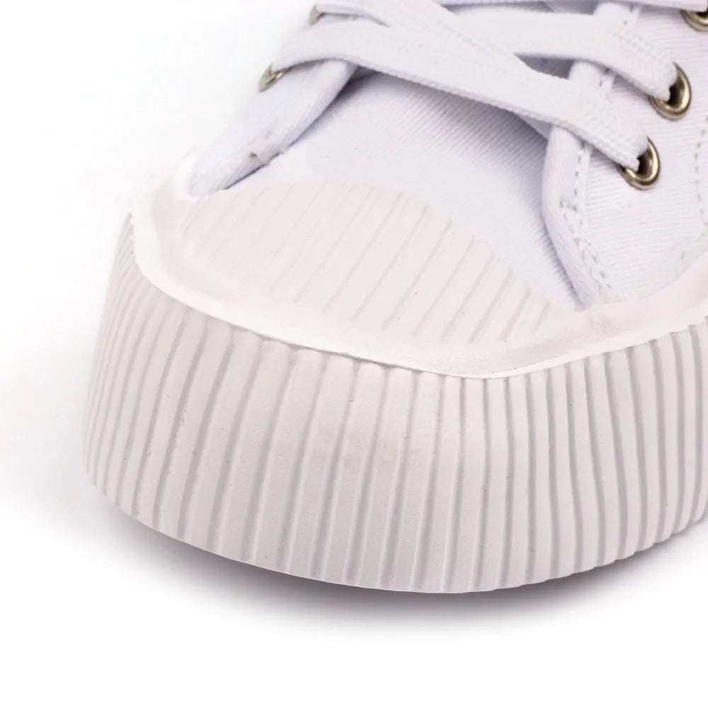 Lunar DLA009 Jayne III white lace-up women's trainers with ribbed rubber toe cap and sole detail.