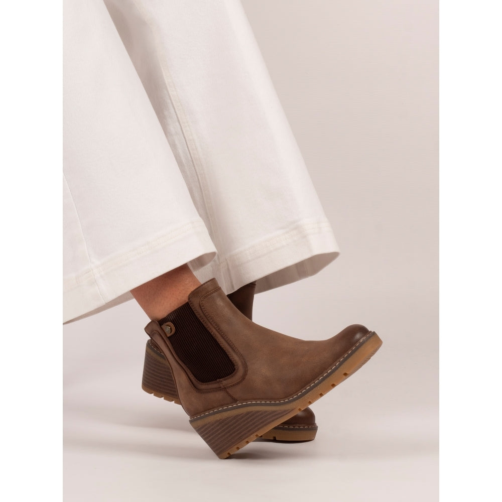 Lunar GLC014 Connie Ladies Brown Side Zip Ankle Boots, stylish leather footwear with chunky heel and side zipper detail.