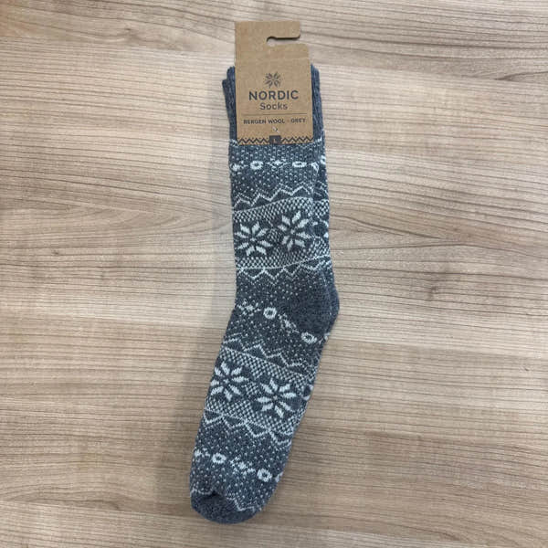Unisex Bergen wool grey Nordic sock with winter snowflake and mountain pattern, made from cozy wool.