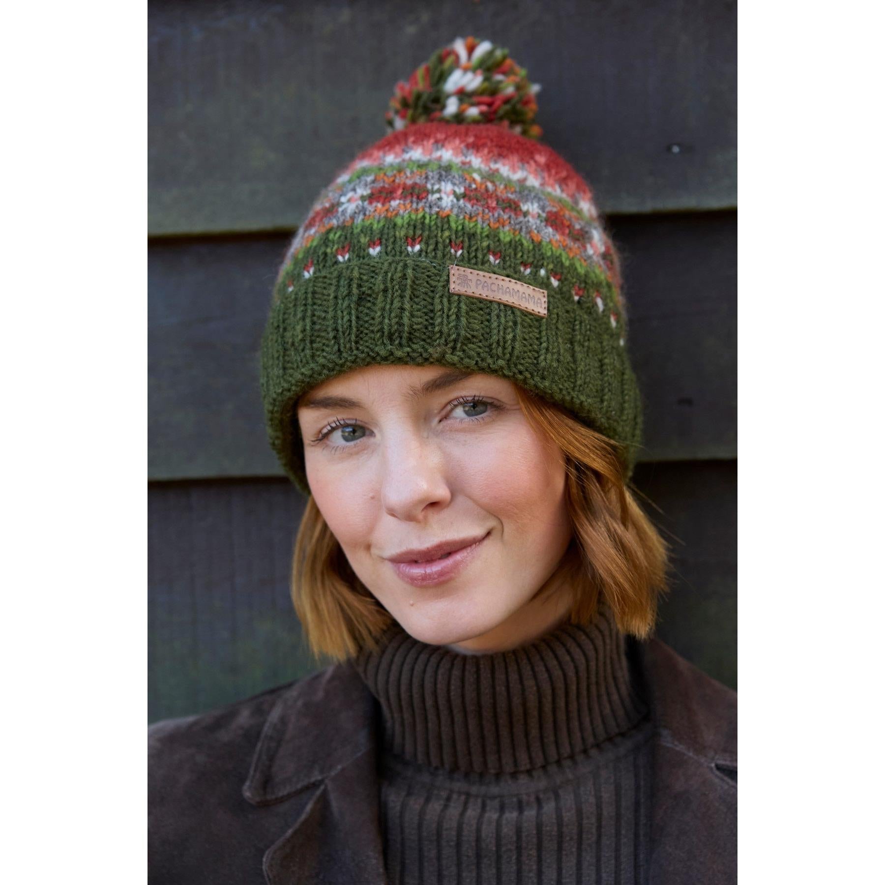Bonnet à pompon Pachamama Iona, couleur mousse
