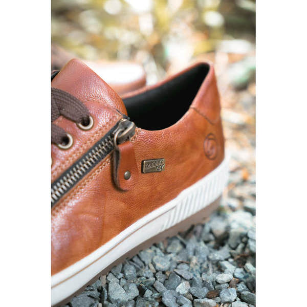 Remonte D0700-22 women's wide brown water-resistant leather shoes with zip and lace closures, featuring a white rubber sole.