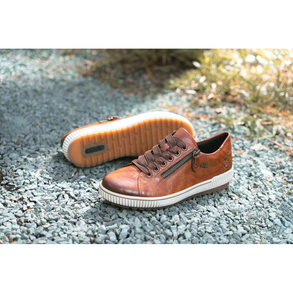 Remonte D0700-22 women's wide brown leather water-resistant sneakers with zip and lace-up closure, rubber sole, outdoor-friendly footwear.