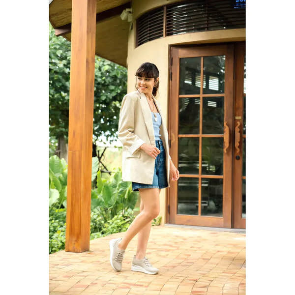 Remonte D0T18-60 beige textile elasticated trainers for women, wide fit, casual footwear, outdoor setting.