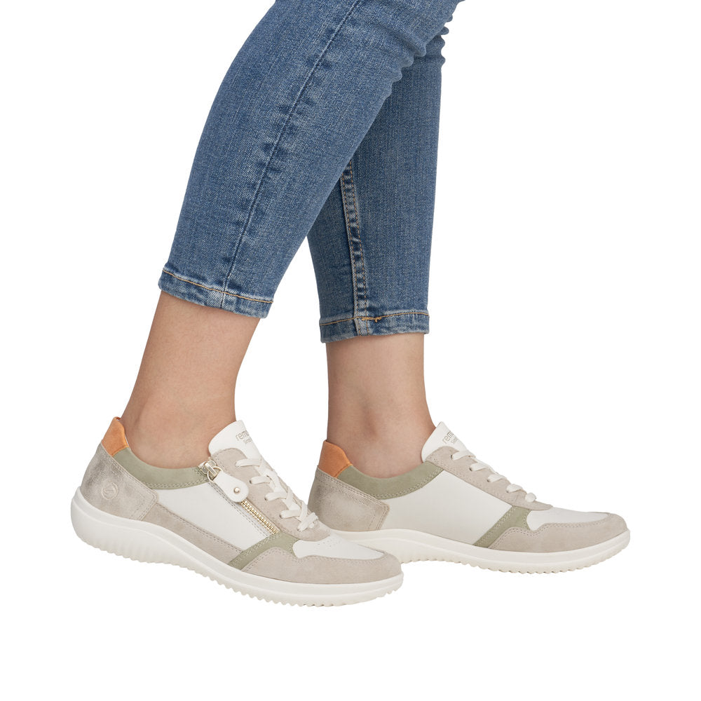 Remonte D1E06-80 women's wide white leather trainers with zip and lace-up closure, casual sporty style.