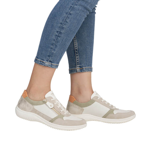 Remonte D1E06-80 women's wide white leather trainers with zip and lace-up closure, casual sporty style.