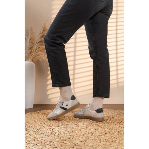 Remonte D2C04-62 women's wide nude leather water-resistant trainers with zip and lace closure, styled with black jeans and beige socks.
