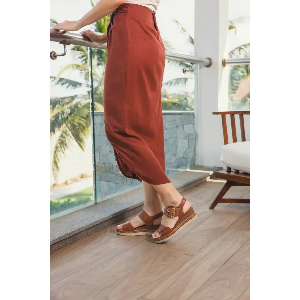Remonte D2L53-24 ladies brown leather sandals with touch fastening, chunky platform sole, and adjustable buckle strap.