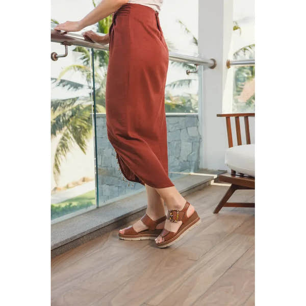 Remonte D2L53-24 ladies brown leather sandals with touch fastening, chunky platform sole, and adjustable buckle strap.