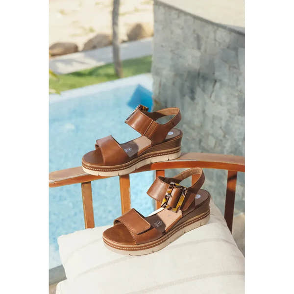 Remonte D2L53-24 women's brown leather touch-fastening sandals with chunky wedge sole, adjustable straps, and open toe design.