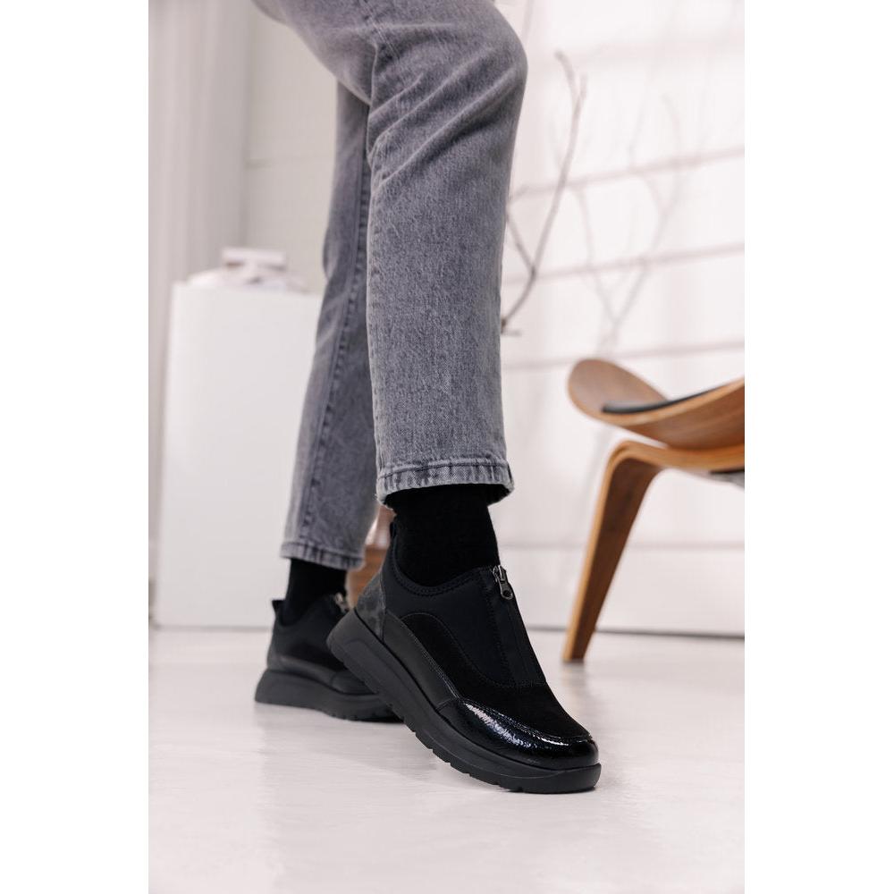 Remonte D2V01-04 women's wide black vegan textile front zip shoes, chunky sole, casual style, interior scene.