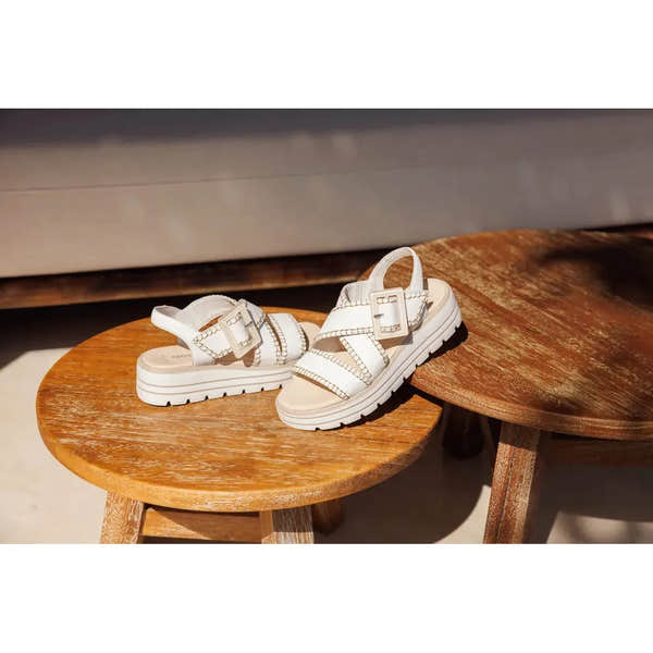 Remonte D3N51-80 women's off-white leather sandals with touch-fastening straps and chunky sole.