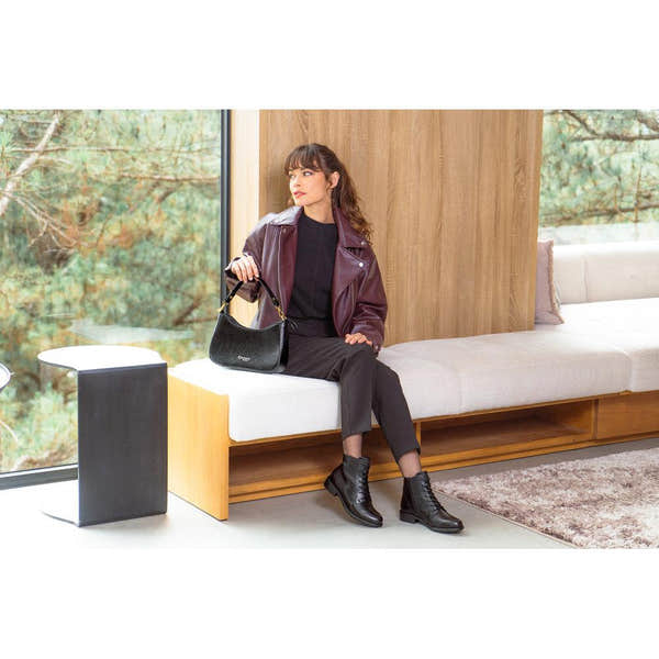 Remonte Q0721-02 Ladies Black Handbag, stylish leather accessory with top handle, in a modern indoor setting.