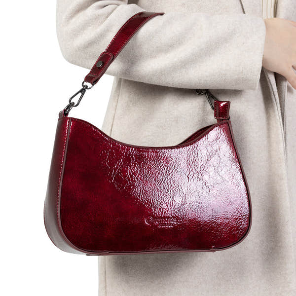 Remonte Q0721-33 red patent leather handbag with zipper, shoulder strap, and glossy finish.