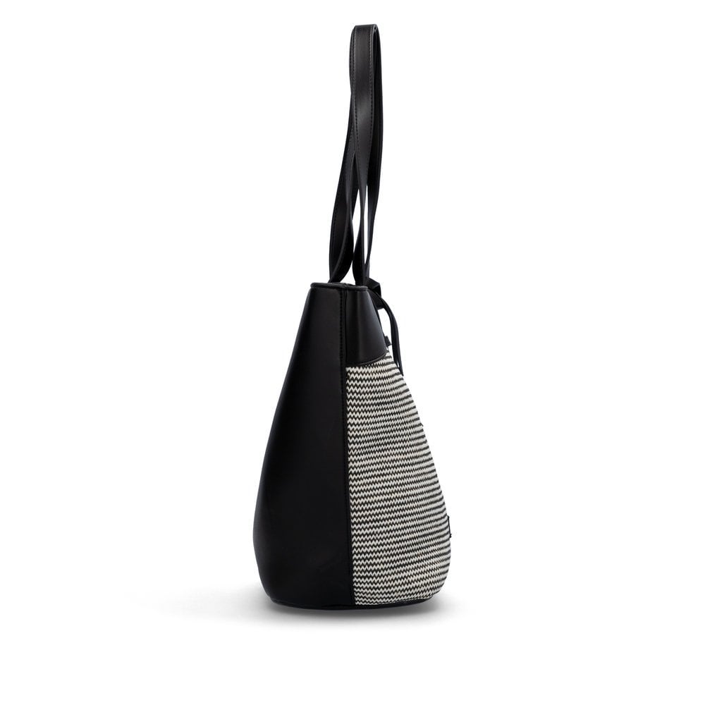 Remonte Q0759-02 black and white tote bag with shoulder straps, featuring a geometric pattern on the front and sleek black sides.