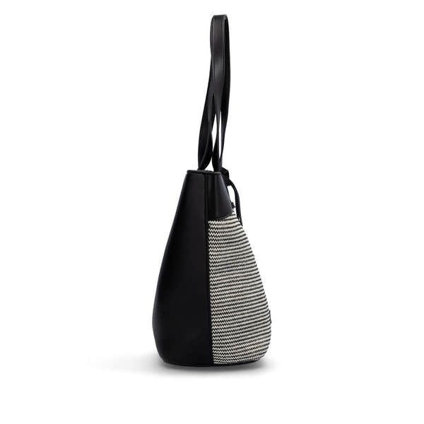 Remonte Q0759-02 black and white tote bag with shoulder straps, featuring a geometric pattern on the front and sleek black sides.