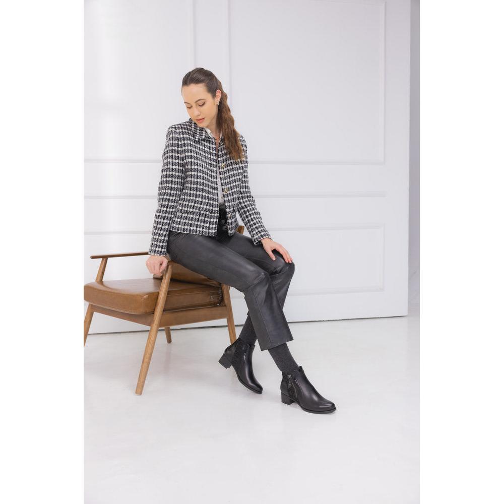 Remonte R5172-00 women's black ankle boots with side zipper, chunky heel, and sleek leather design.