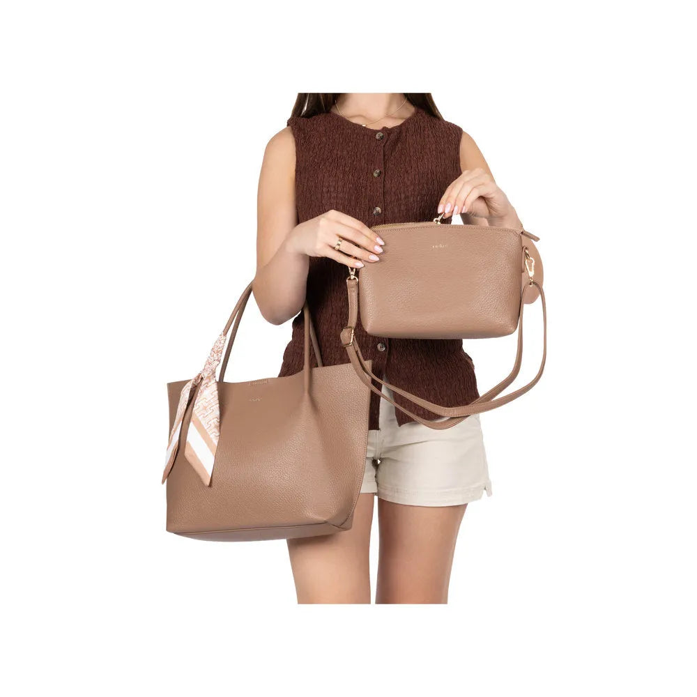 Rieker H1399-24 taupe leather handbag with adjustable strap, hand-held and shoulder options, stylish and versatile accessory.