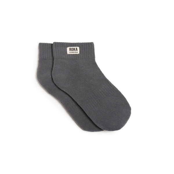 Roka Wembley Ladies Smoke organic cotton ankle socks with ribbed cuffs and brand label, eco-friendly and comfortable.