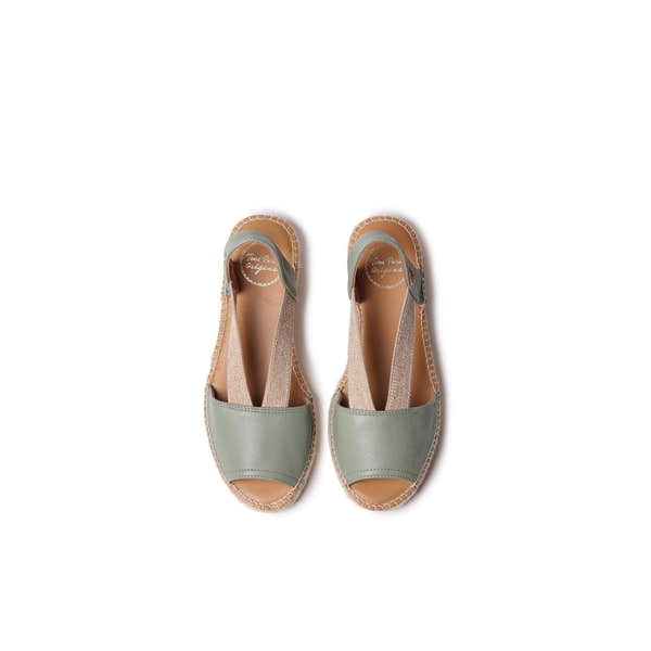 Toni Pons Etna women's pull-on leather sandals in Spanish mint with beige straps and cushioned soles.