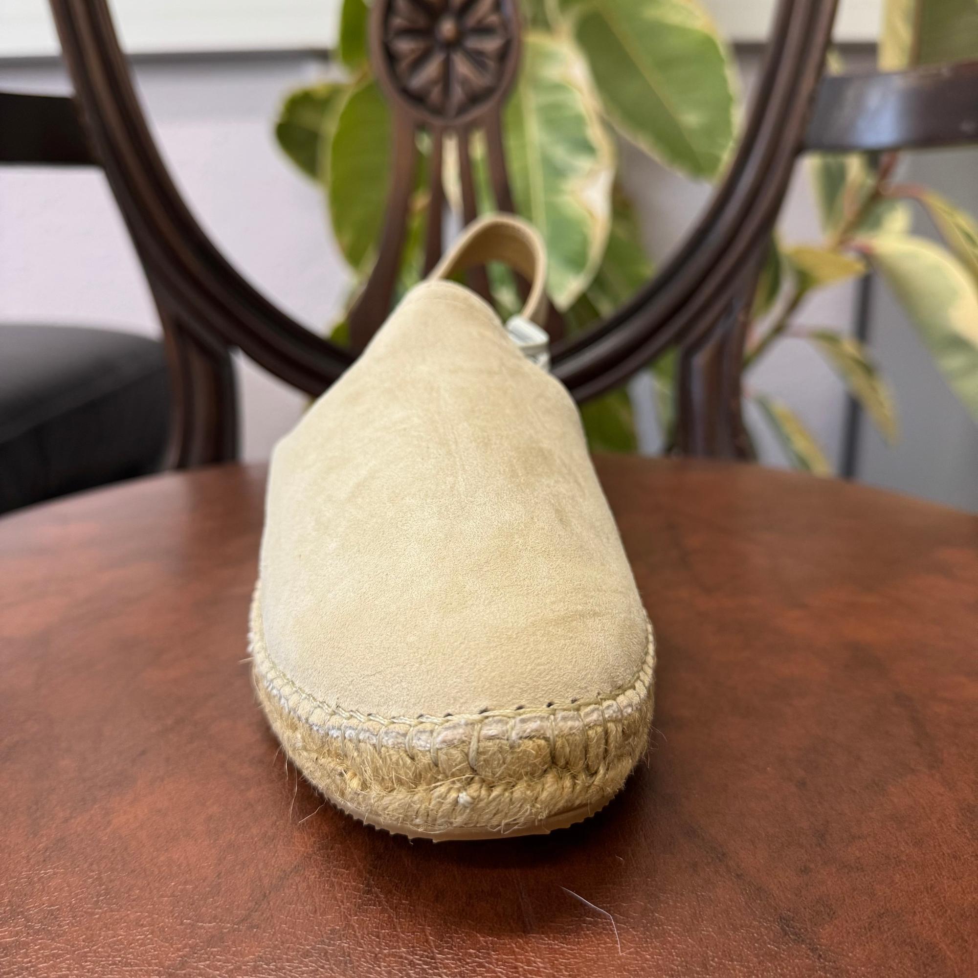 Toni Pons Nuria Ladies Spanish leather stone pull-on espadrille sandals, close-up view for product display.