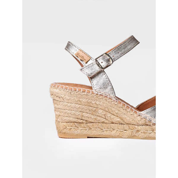 Toni Pons Sia-P Ladies Spanish Platinum Leather Buckle Sandals-elevate your sole