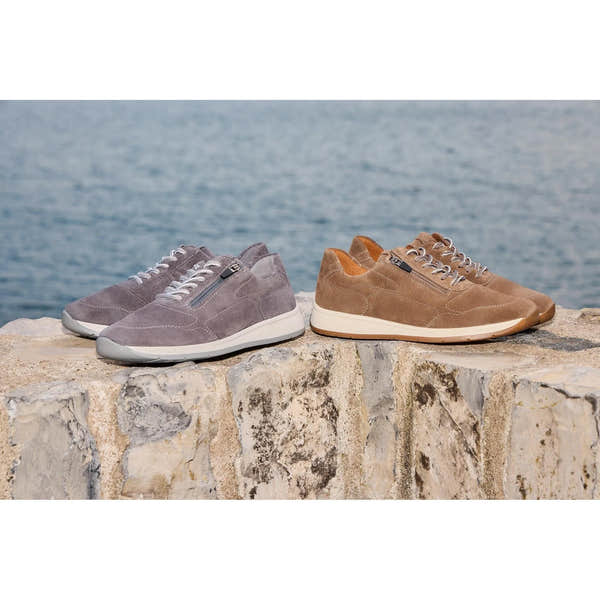 Waldlaufer 686001 195 135 K-Kilian men's wide brown nubuck shoes with arch support, zip and lace closure, on a rocky shore backdrop.